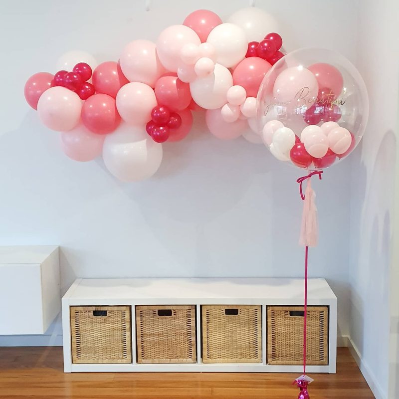 roze dekoracija balonima