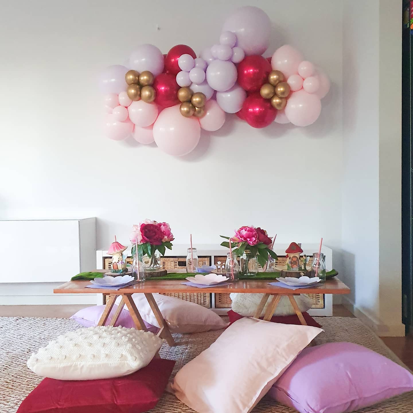 roze ljubicasta dekoracija balonima