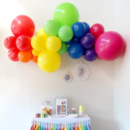 sarena dekoracija balonima